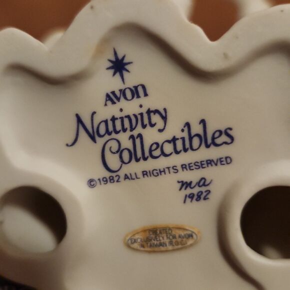 Avon 1982 Nativity Collectibles The  MAGI Balthasar Porcelain Figurine - Picture 8 of 8